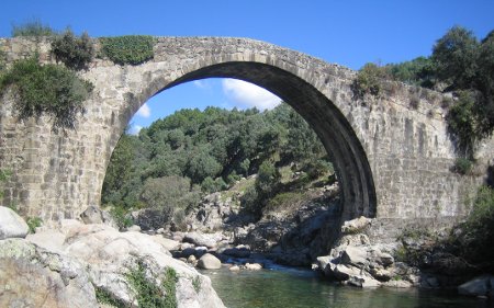 Puente romano en Madrigal de la Vera